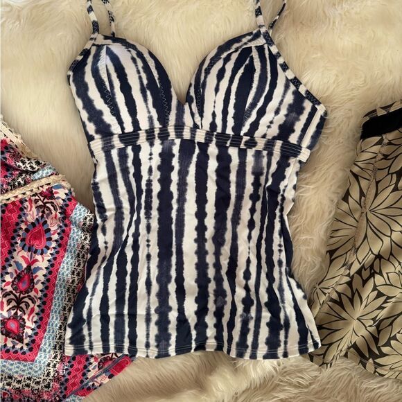 Swim top bundle - Picture 3 of 7